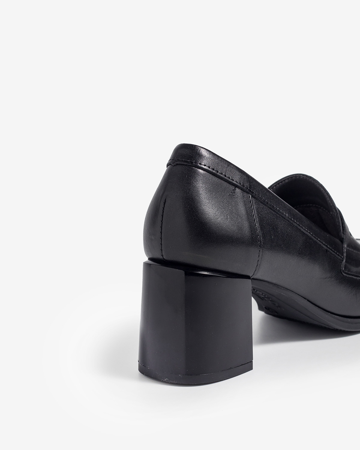 PITILLOS loafers in black leather | Moustakis Shoes | Shoes for Women & Men