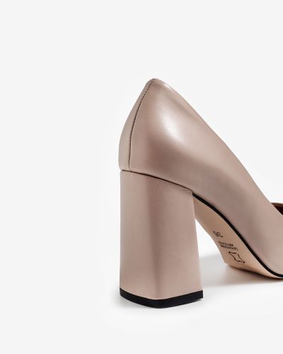 moustakis beige leather pointed pumps