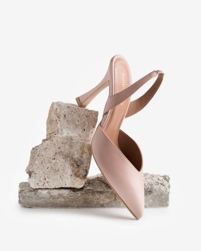 moustakis beige leather slingback pumps