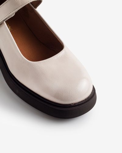 Wikers εκρού λουστρίνι flat με μπαρέτα