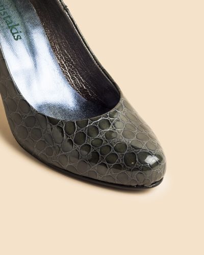 moustakis pumps in olive green/grey crocodile effect patent leather