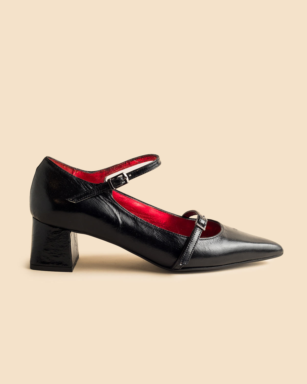 moustakis pointy low pumps in black leather moustakis pointy low pumps in black leather