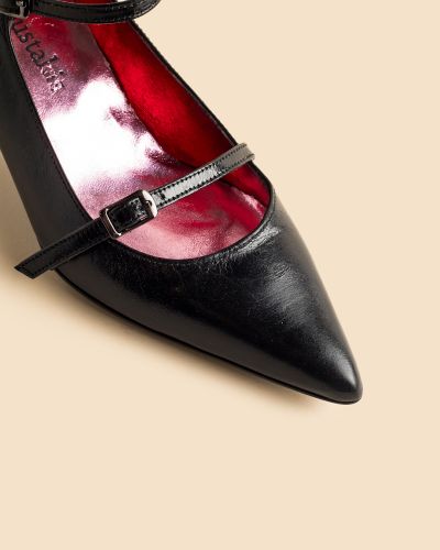 moustakis pointy low pumps in black leather
