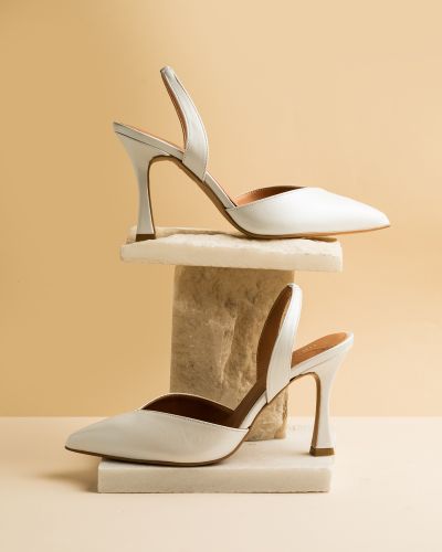 moustakis λευκές δερμάτινες γόβες slingback