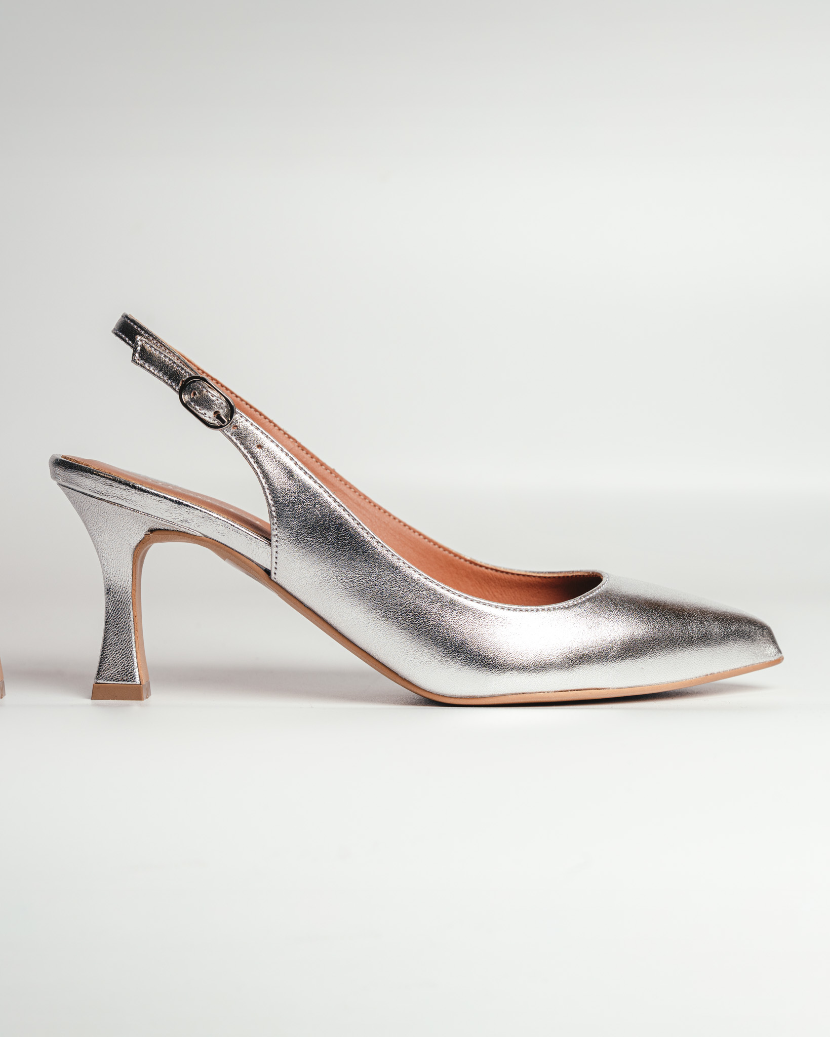 moustakis ασημένιες δερμάτινες γόβες slingback moustakis ασημένιες δερμάτινες γόβες slingback