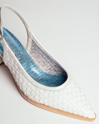 moustakis λευκά δερμάτινα πλεκτά γοβάκια slingback