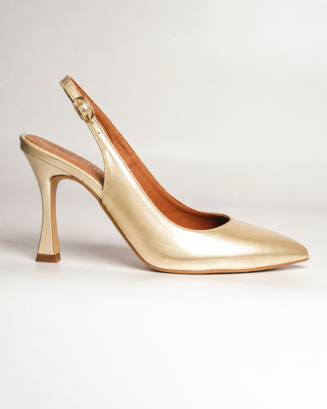 moustakis χρυσές δερμάτινες μυτερές γόβες slingback moustakis χρυσές δερμάτινες μυτερές γόβες slingback